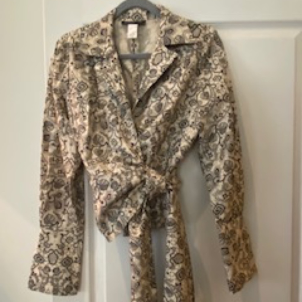 Jones New York Collection 100% silk elegant blouse gold black pattern size 10